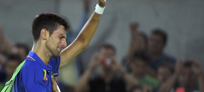 Novak Djokovič se slzami v očích opouští kurt