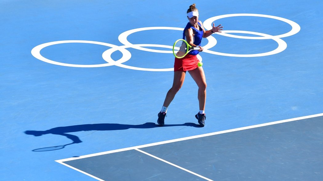 Barbora Krejčíková během finále čtyřhry na LOH v Tokiu