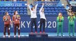 Zlaté české tenistky na stupních vítězů na olympiádě v Tokiu, kde Kateřina Siniaková a Barbora Krejčíková ovládly čtyřhru