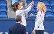 Barbora Krejčíková a Kateřina Siniaková si pověsily na krk zlaté medaile za vítězství ve čtyřhře na olympiádě v Tokiu
