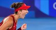 Belinda Benčičová se povzbuzuje ve finále tenisového turnaje na olympiádě v Tokiu proti Markétě Vondroušové