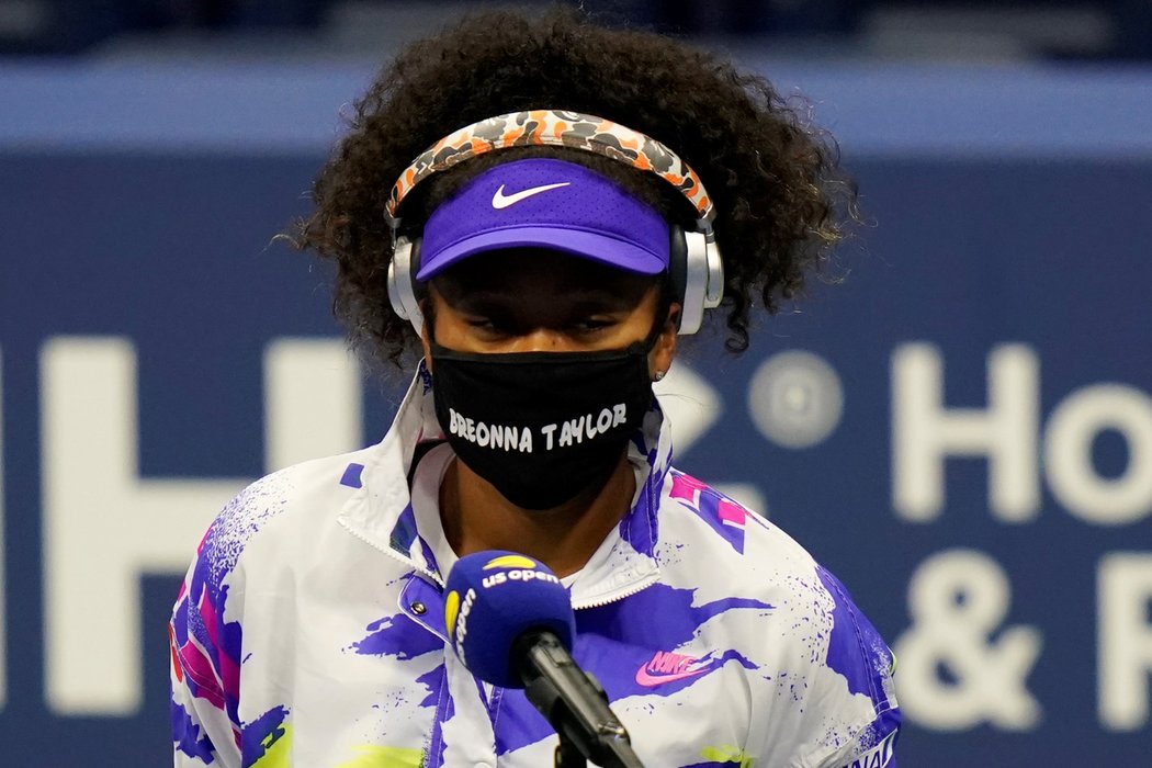 Naomi Ósakaová přišla na sedm zápasů na US Open v&nbsp;sedmi rouškách obětí policejní brutality v USA