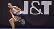 Karolína Plíšková v zápase proti Rusce Veronice Kuděrmětovové na ostravském turnaji