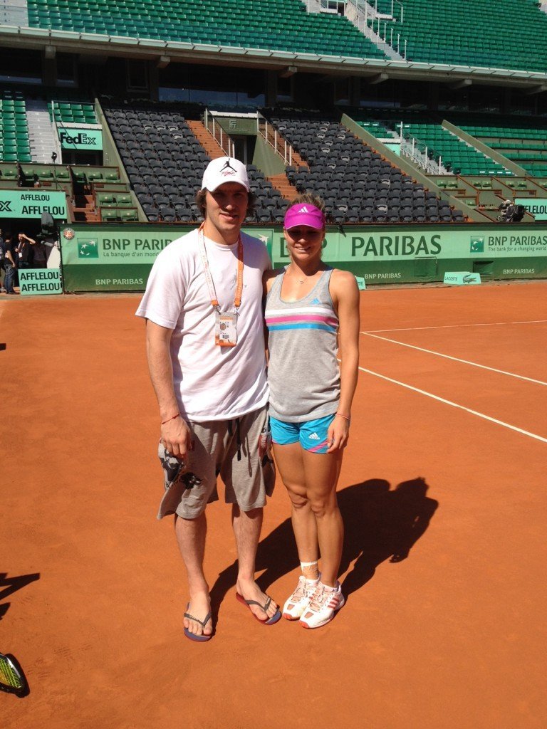 Alexander Ovečkin s Marií Kirilenkovou na centrálním kurtu French Open