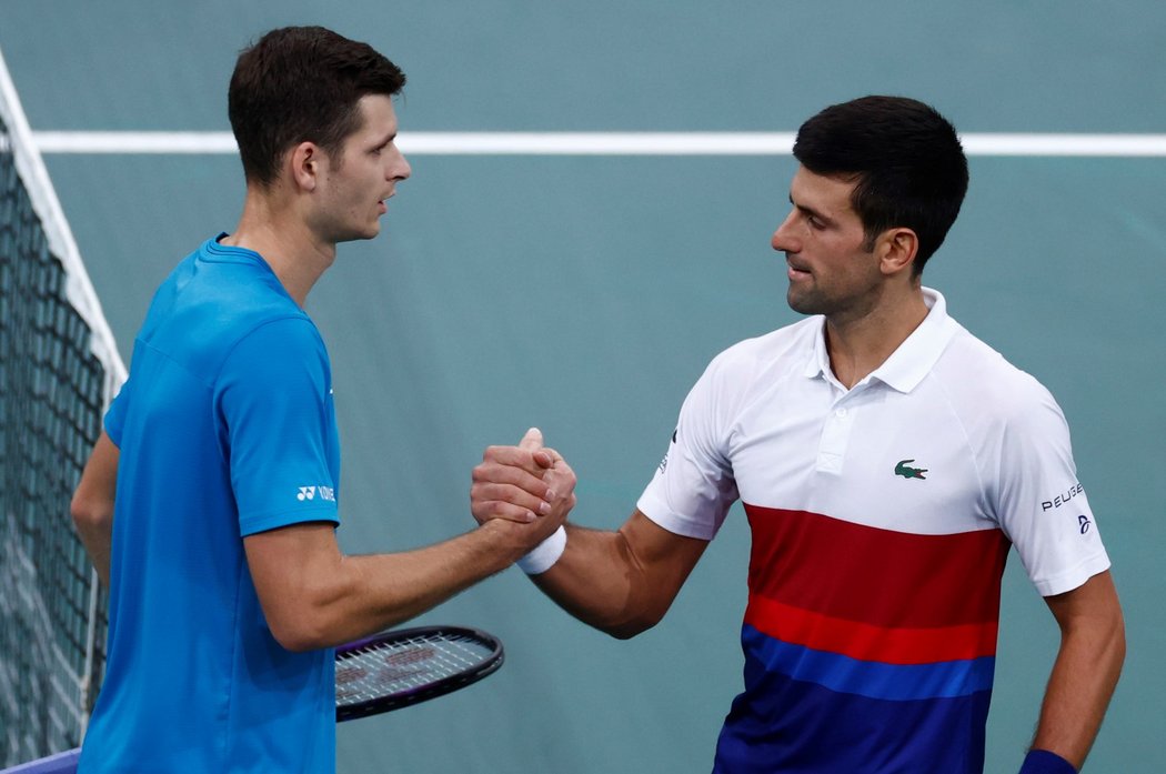 Novak Djokovič zvládl na turnaji v Paříži semifinále proti Hubertu Hurkaczovi