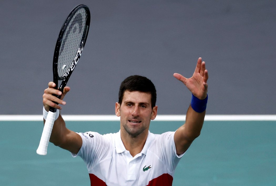 Novak Djokovič zvládl na turnaji v Paříži semifinále proti Hubertu Hurkaczovi