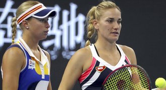 Hlaváčková s Babosovou ve finále v Pekingu neuspěly, padla i Halepová