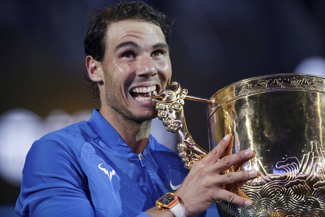 Rafael Nadal si vychutnává svůj triumf na turnaji v Pekingu