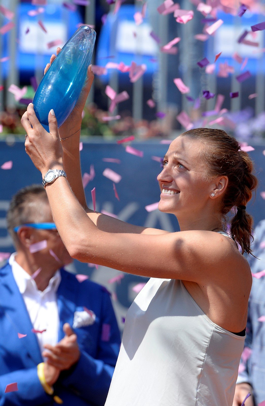 Petra Kvitová se raduje z triumfu na pražském turnaji WTA