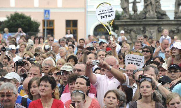 Zaplněné fulnecké náměstí Zaplněné fulnecké náměstí