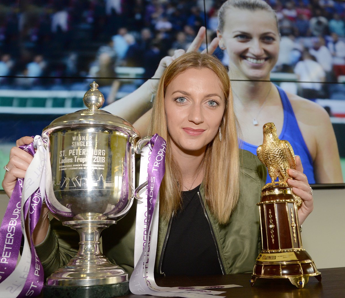 2018. Čtrnácti zápasová série bez porážky, pět titulů WTA. Tenhle rok byl pro Kvitovou velmi úspěšný. Trofeje, se kterými pózuje fotografům Sportu, získala v Petrohradě a Dauhá.