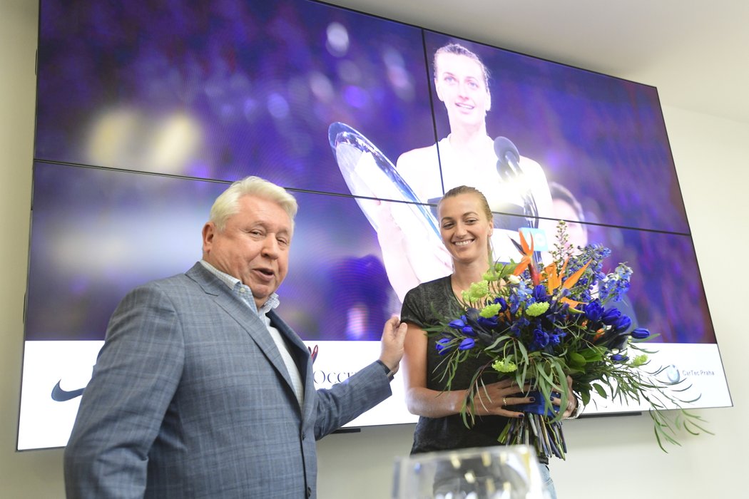 Manažer Miroslav Černošek vítá v Praze finalistku Australian Open Petru Kvitovou