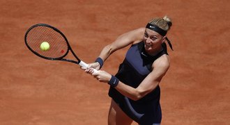 French Open: Kvitová urvala postup, český boj pro Siniakovou