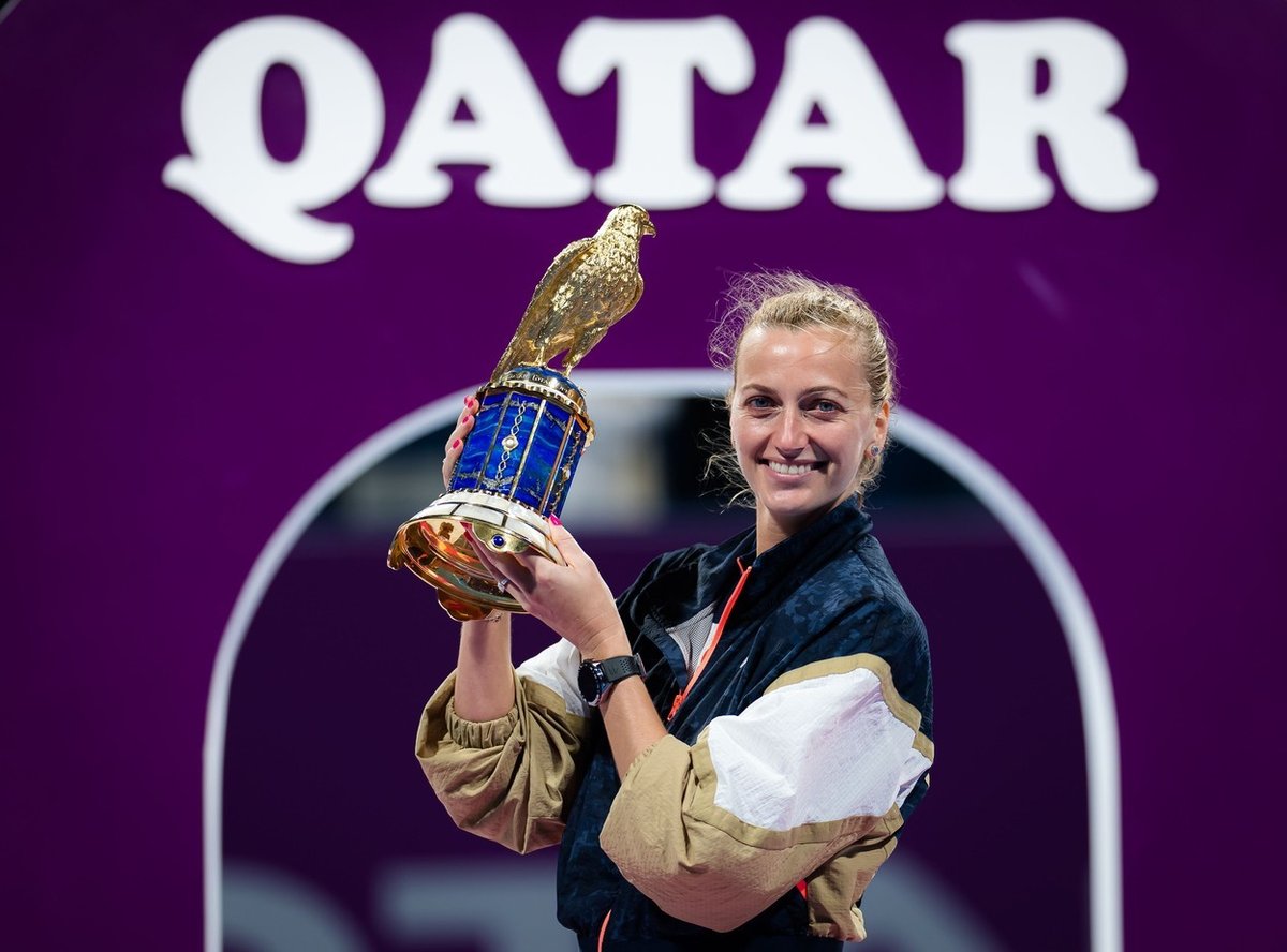 Petra Kvitová s krásnou trofejí z Dauhá