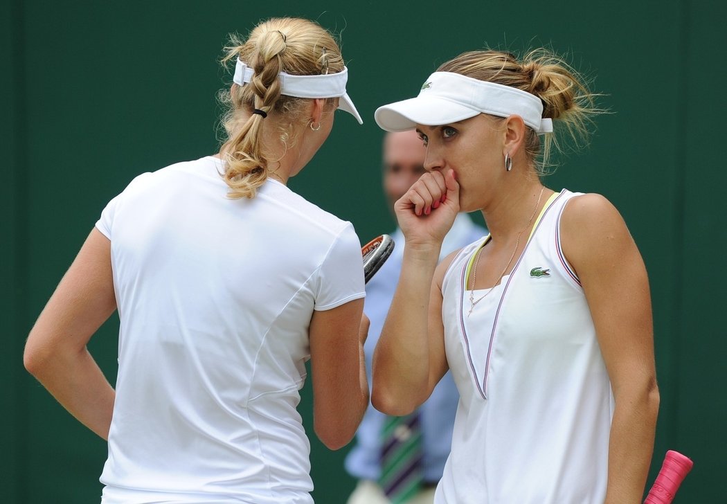 Petrovová s Kirilenkovou během svého wimbledonského tažení