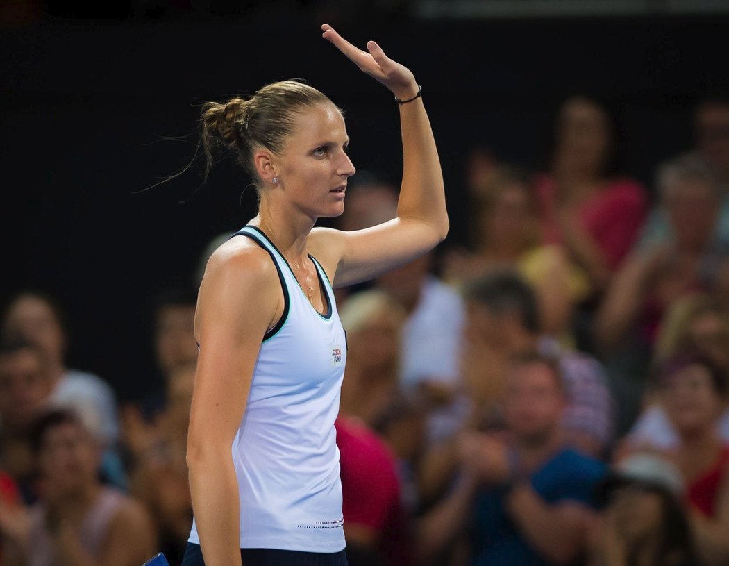 Karolína Plíšková postoupila na úvodním turnaji sezony v Brisbane do finále. Donnu Vekičovou zdolala 6:3, 6:4 a ve finále ji čeká Lesja Curenková.