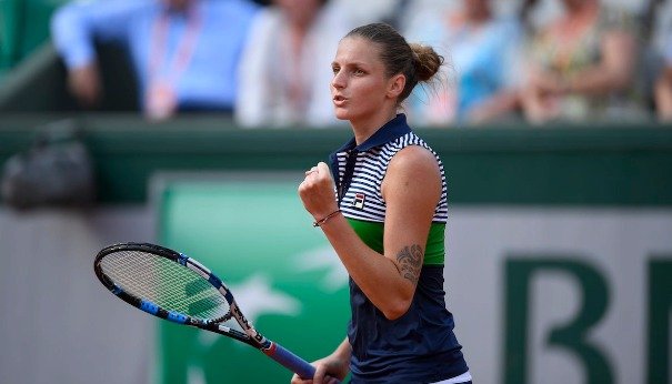 Karolína Plíšková porazila ve třetím kole French Open Němku Carinu Witthöftovou 7:5, 6:1 a postoupila v Paříži poprvé do osmifinále.