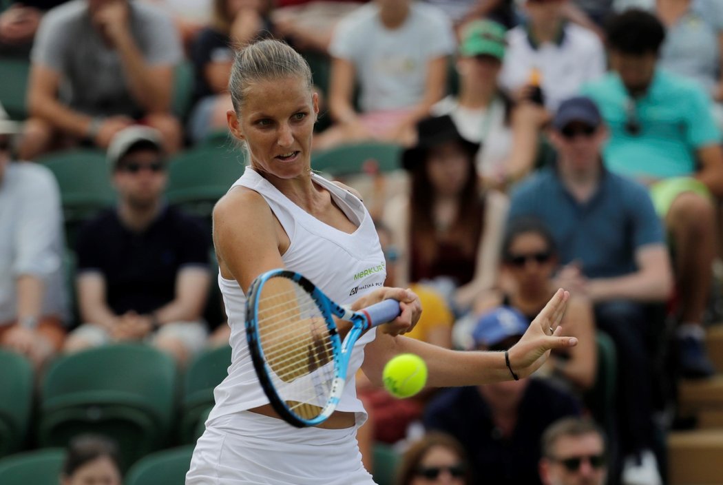 Karolína Plíšková během osmifinále tenisového Wimbledonu