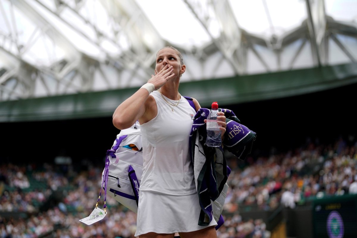 Česká tenistka Karolína Plíšková se raduje po postupu do semifinále Wimbledonu