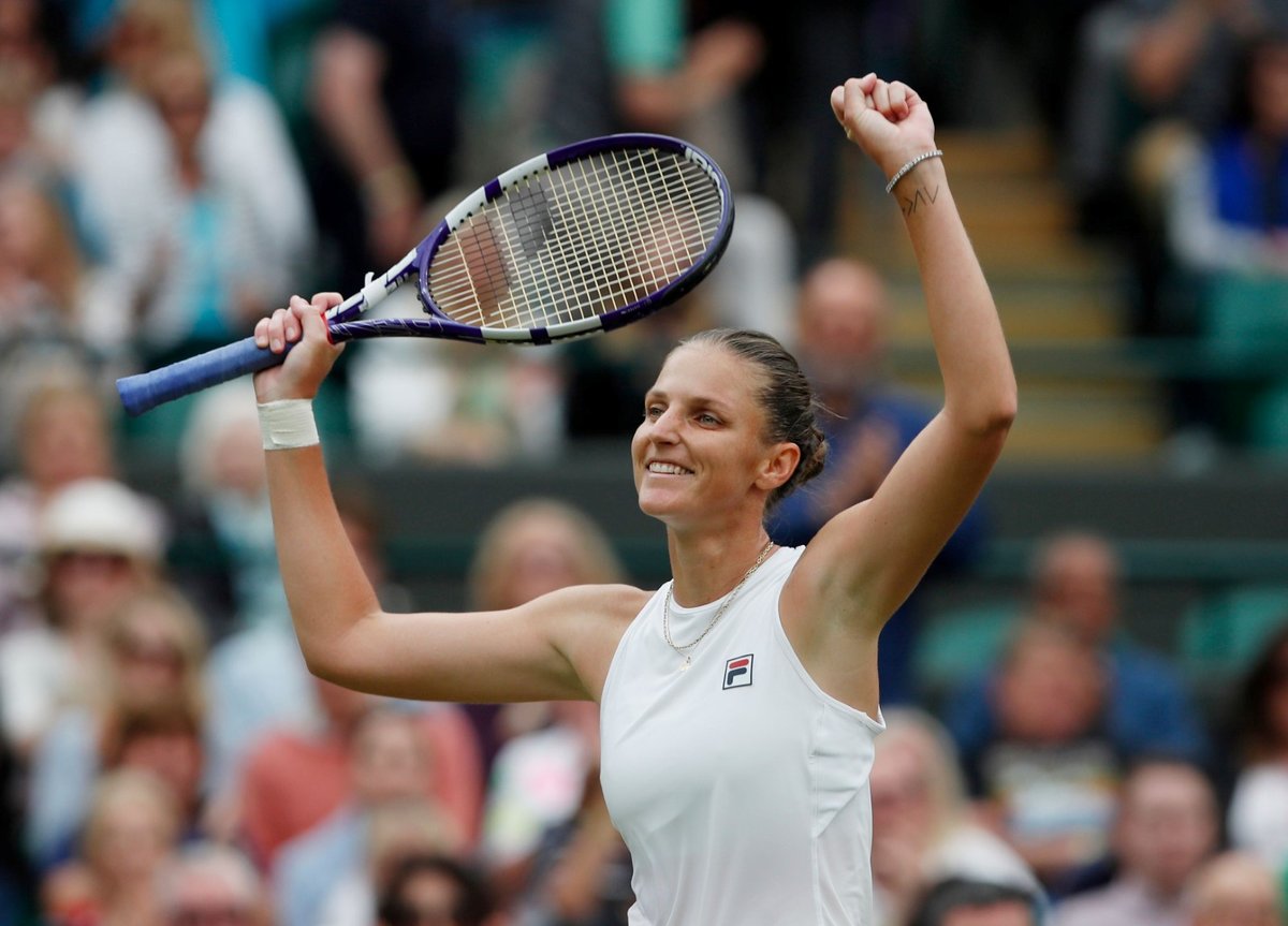 Česká tenistka Karolína Plíšková se raduje po postupu do semifinále Wimbledonu