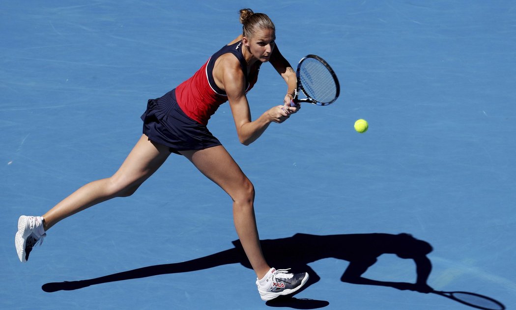 Karolína Plíšková postoupila na tenisovém turnaji v Dauhá do čtvrtfinále. Druhá nasazená hráčka zdolala Francouzku Caroline Garciaovou 7:5, 6:4.