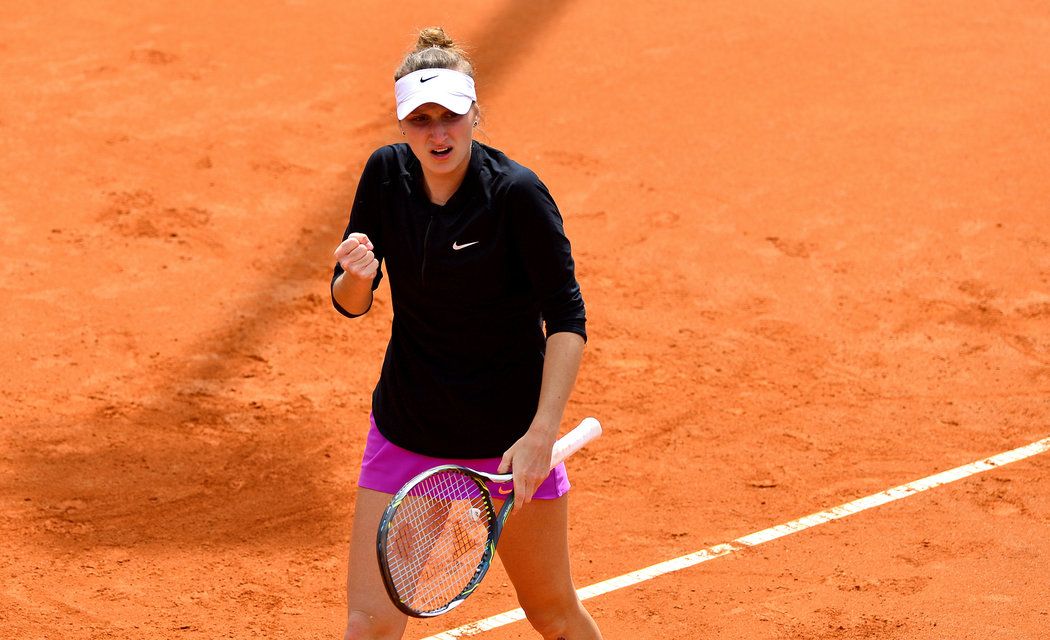 Markéta Vondroušová se hecuje v zápase proti Němce Carině Witthöftové