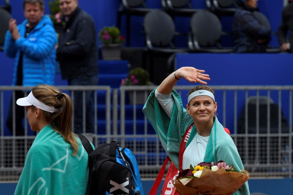 Loučící se Lucie Šafářová vypadla z pražského turnaje v 1. kole čtyřhry.