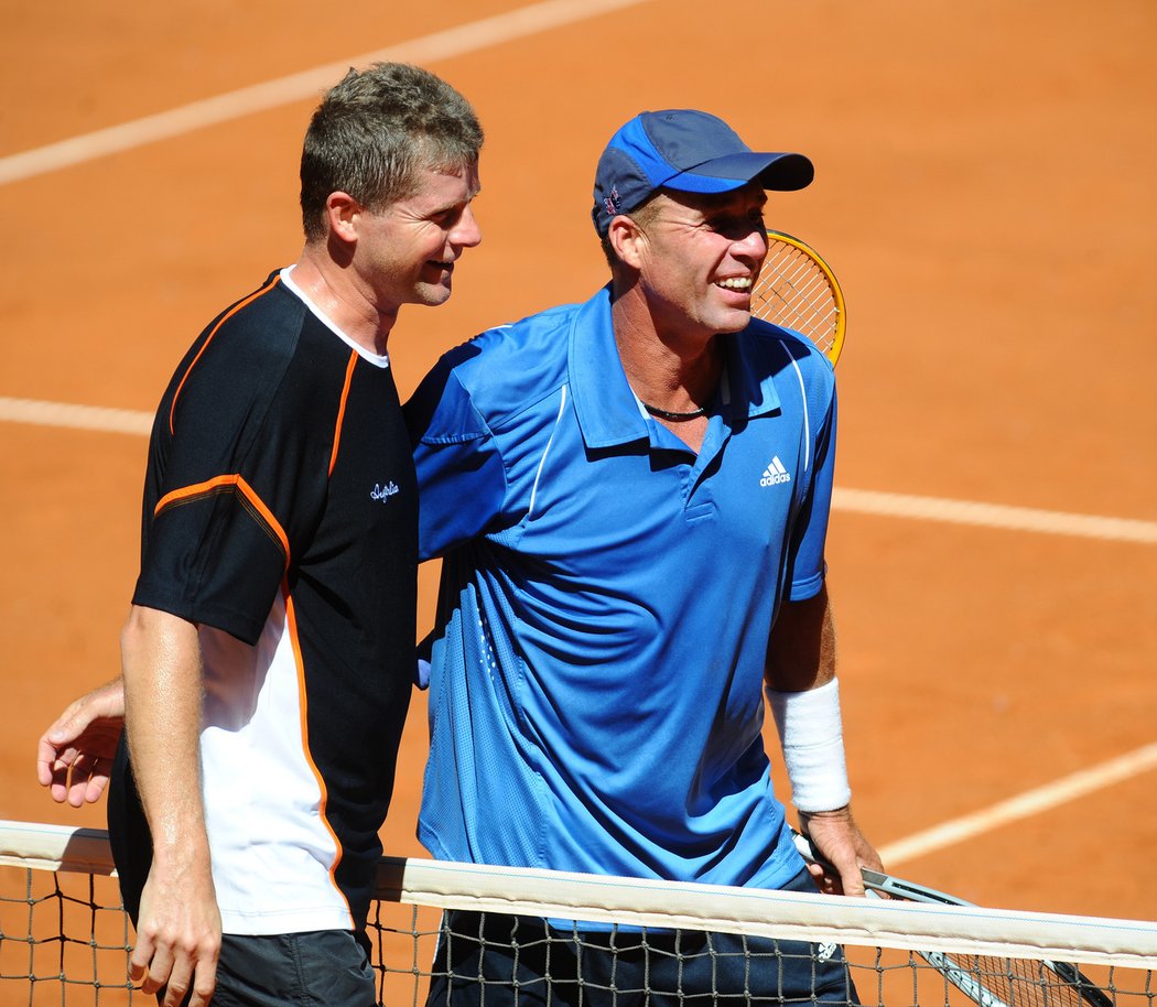 Ivan Lendl (vpravo) si zahrál v Prostějově exhibici s Jiřím Novákem