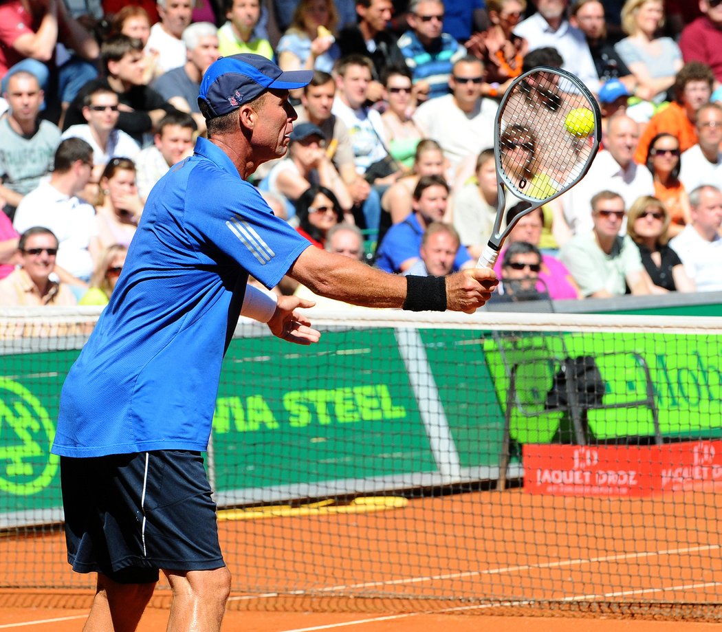 Ivan Lendl v exhibičním zápase proti Jiřímu Novákovi