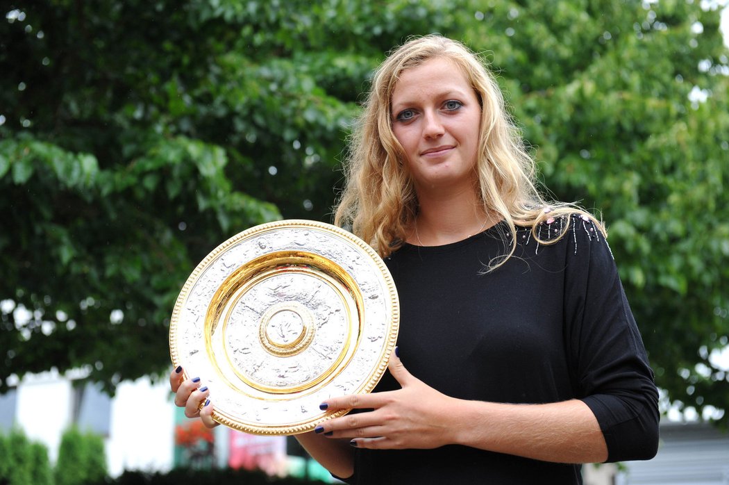 Petra Kvitová se chlubí v Prostějově wimbledonskou trofejí