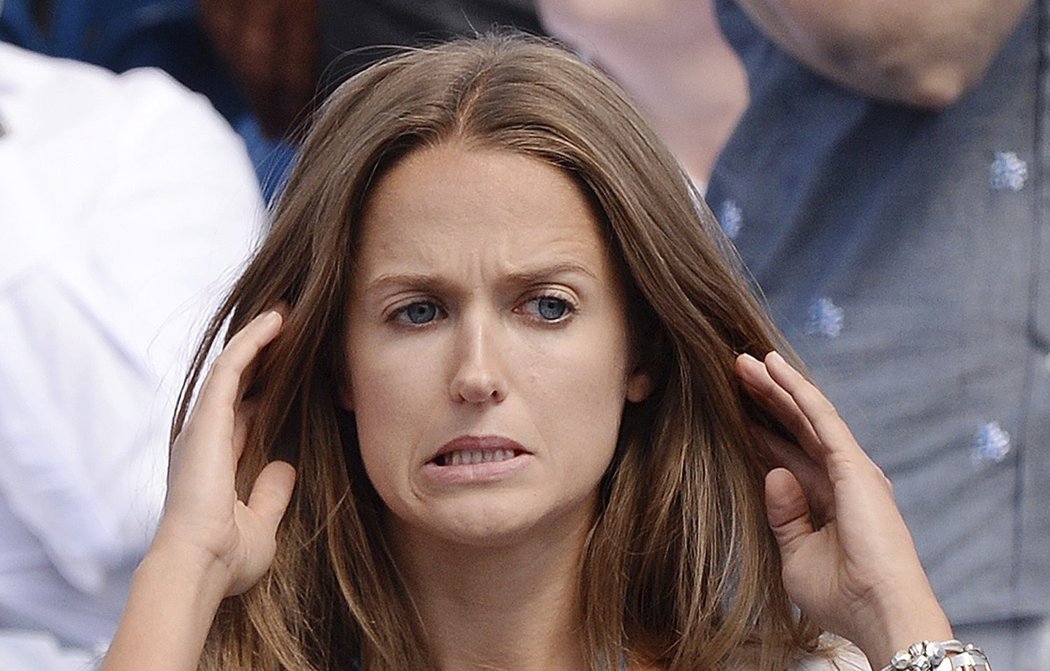 Znepokojená přítelkyně Andy Murrayho Kim Sears sleduje v Londýně zápas s Radkem Štěpánkem
