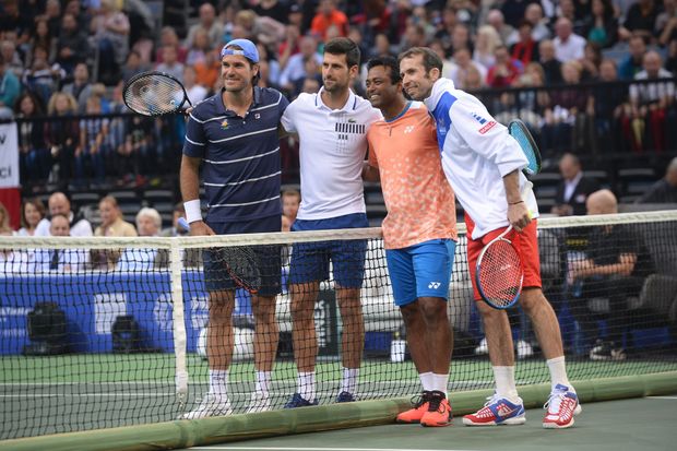Tommy Haas, Novak Djokovič a proti nim "bráchové" Leander Paes a Radek Štěpánek jdou hrát exhibiční čtyřhru Tommy Haas, Novak Djokovič a proti nim "bráchové" Leander Paes a Radek Štěpánek jdou hrát exhibiční čtyřhru