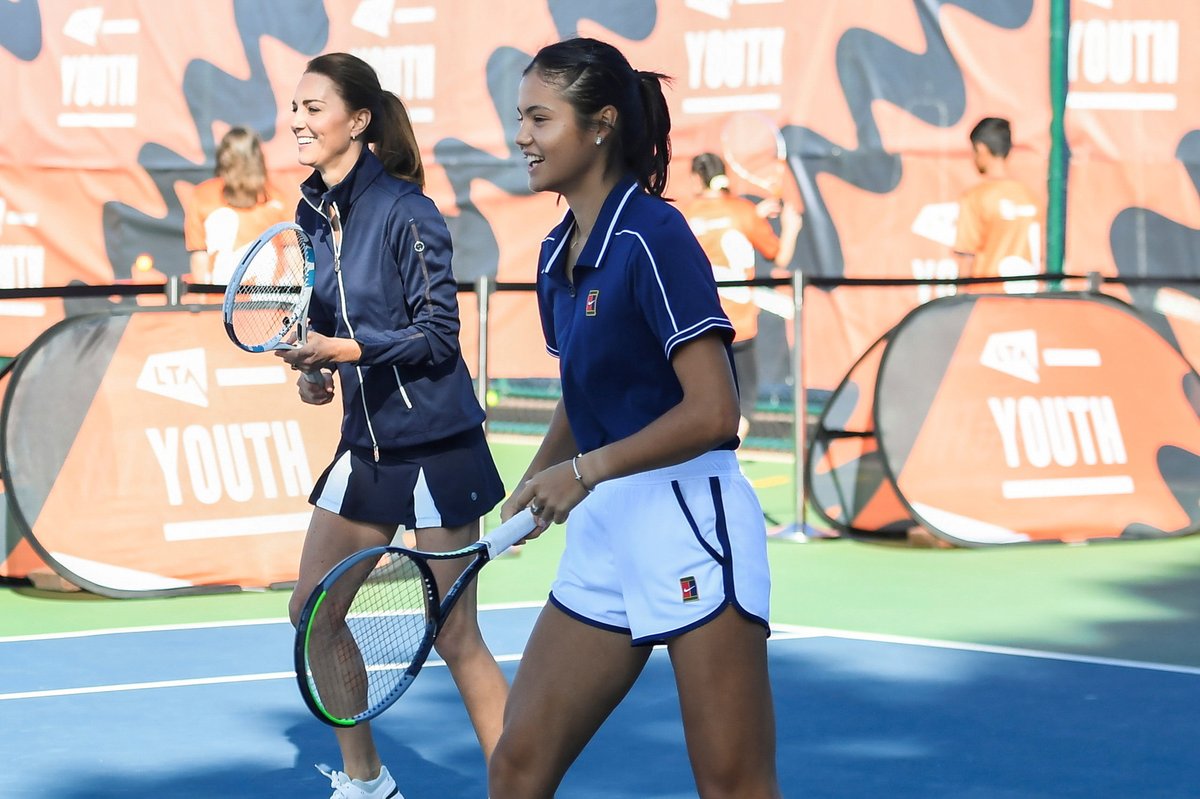 Vítězka US Open Emma Raducanuová si zahrála s vévodkyní Kate