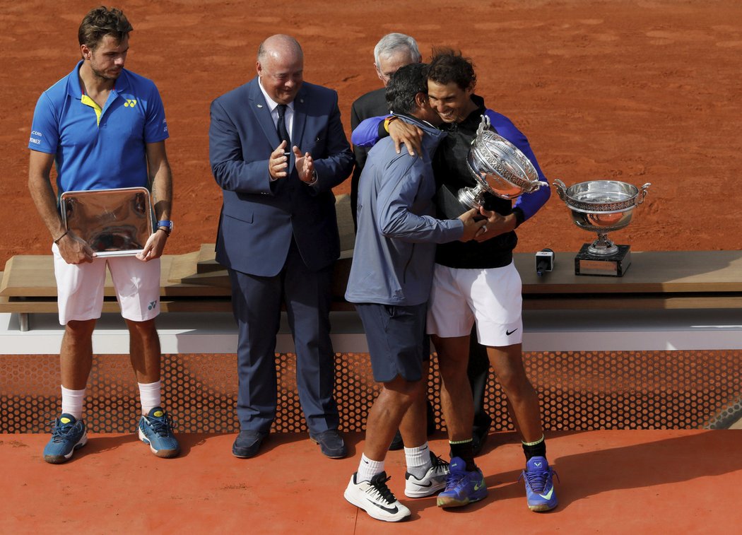 Rafael Nadal se svým koučem a strýcem Toni Nadalem