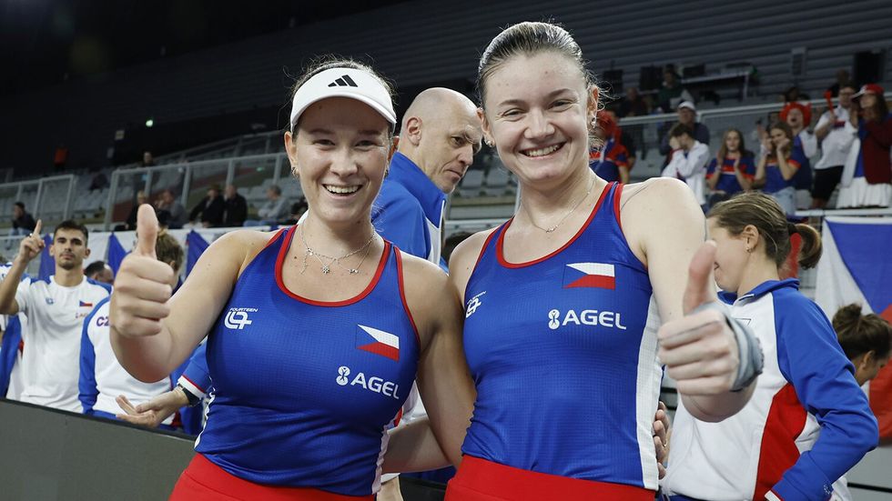 Třetí bod v duelu proti Kolumbii přidaly ve čtyřhře Lucie Havlíčková s Dominikou Šalkovou