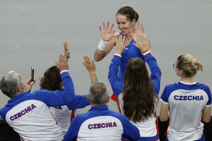 BJK Cup: Česko - Kolumbie 2:0. První výhra v baráži, uspěly Bartůňková i Nosková BJK Cup: Česko - Kolumbie 2:0. První výhra v baráži, uspěly Bartůňková i Nosková