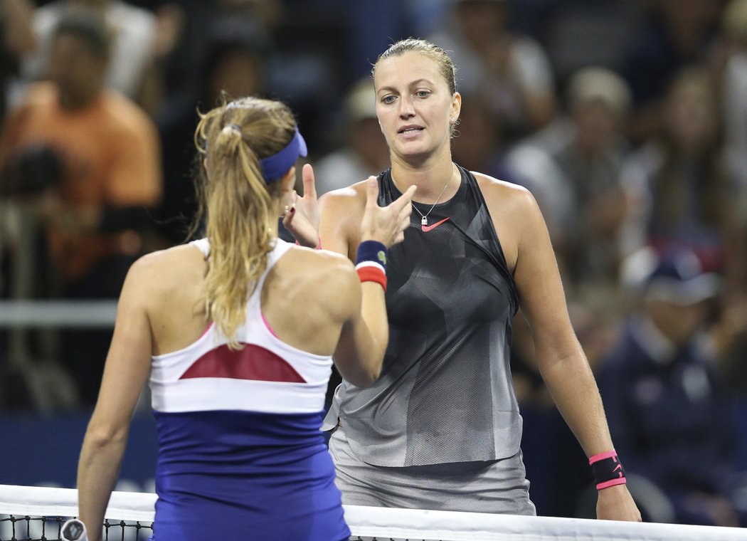 Dvojnásobná vítězka Wimbledonu Petra Kvitová postoupila po výhře nad Francouzkou Alizé Cornetovou 6:1 a 6:2 do třetího kola grandslamového US Open.