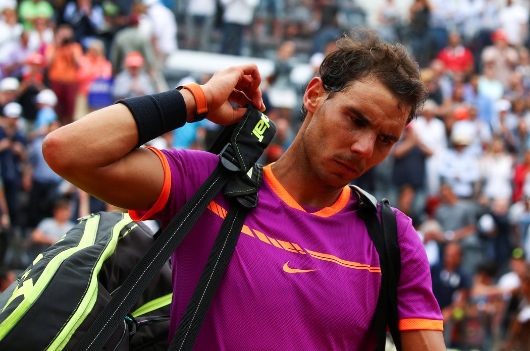 Zklamaný Rafael Nadal po vyřazení na antukovém turnaji v Římě