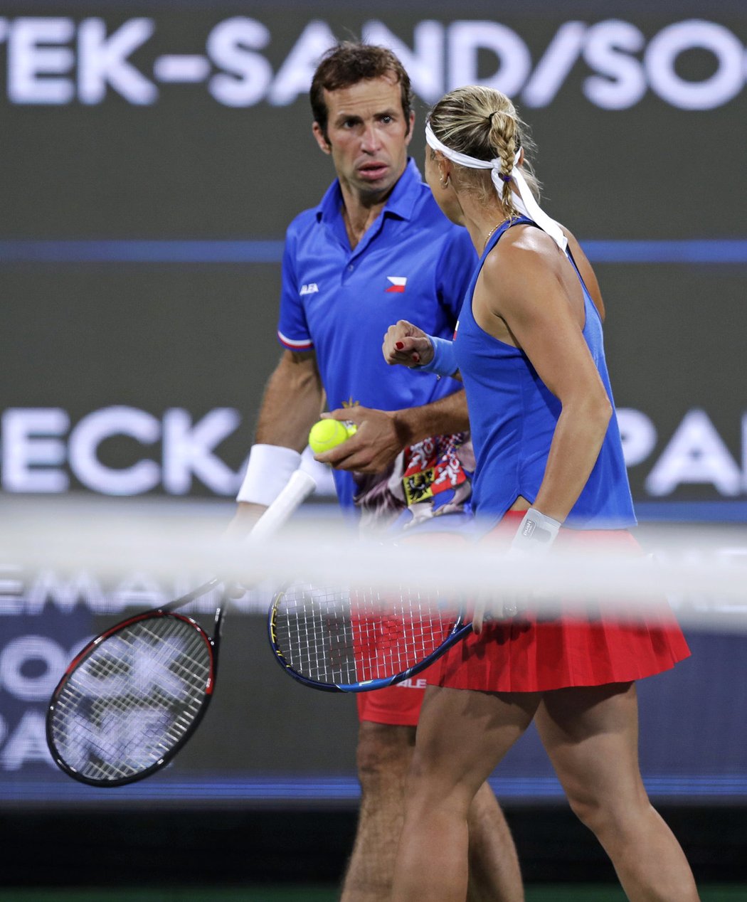 Čeští tenisté Radek Štěpánek a Lucie Hradecká během úspěšného utkání o bronzové medaile na olympiádě v Riu