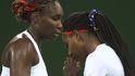 Serena a Venus Williamsovy v utkání proti Lucii Šafářové a Barboře Strýcové