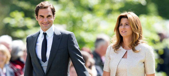 Tenista Roger Federer s manželkou Mirkou byli hosty na svatbě Pippy Middletonové, sestry vévodkyně Kate.