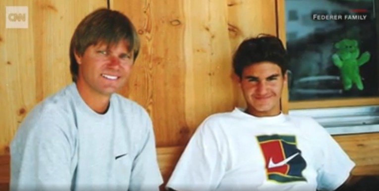 Roger Federer se svým koučem Peterem Carterem