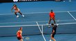 V australském Perthu došlo na nevídaný duel, v němž se proti sobě postavily dvě legendy tenisu. Roger Federer byl v zápase proti Sereně Williamsové tím úspěšnějším.