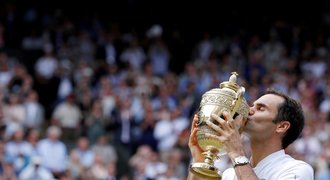 Federer asi bez Wimbledonu. Ještě nechyběl, trenér si účast neumí představit