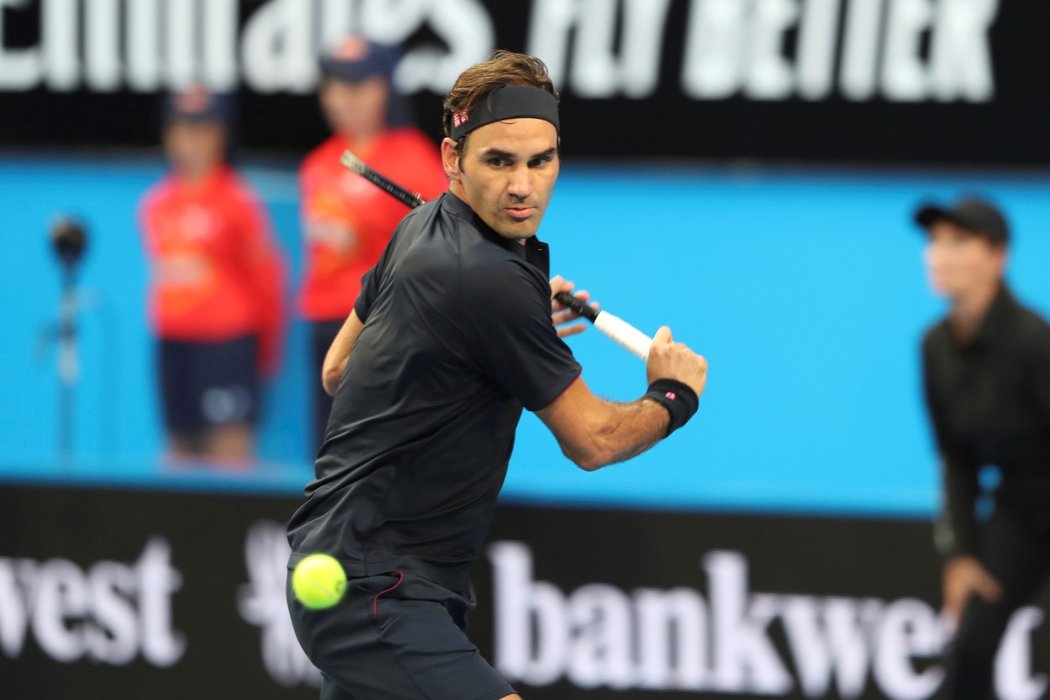 Roger Federer s Belindou Benčičovou porazili Serenu Williamsovou a Francise Tiafoa