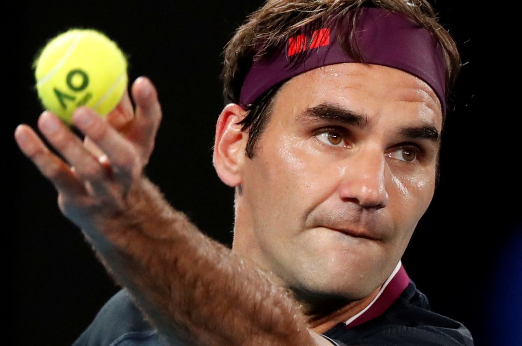 Roger Federer nehraje, přesto zůstává mezi elitní desítkou