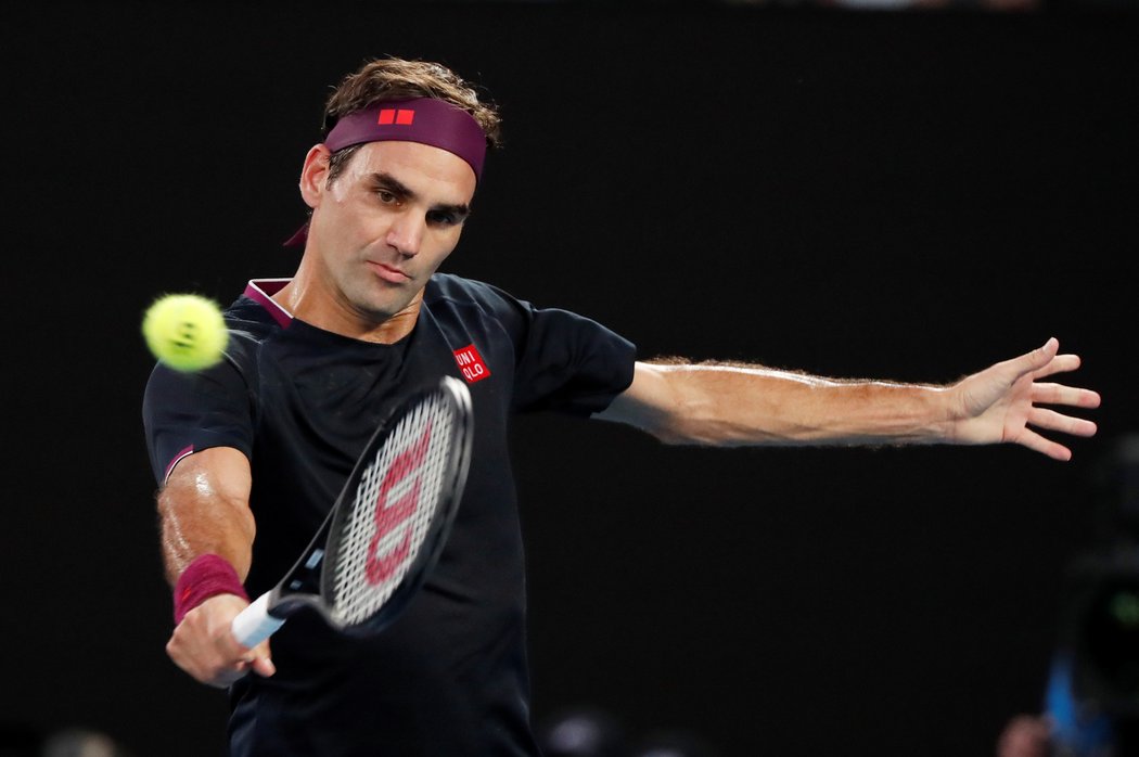 Roger Federer nehraje, přesto zůstává mezi elitní desítkou