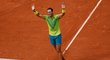 Rafael Nadal slaví zisk 14. titulu z Roland Garros a 22. grandslamového titulu celkově