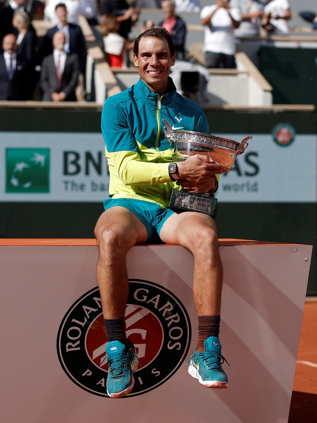 Rafael Nadal s trofejí z milovaného Roland Garros
