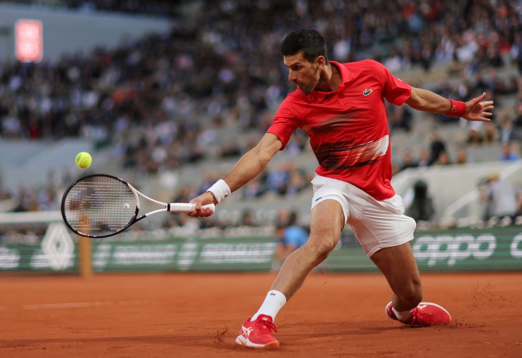 Novak Djokovič během souboje s Rafaelem Nadalem